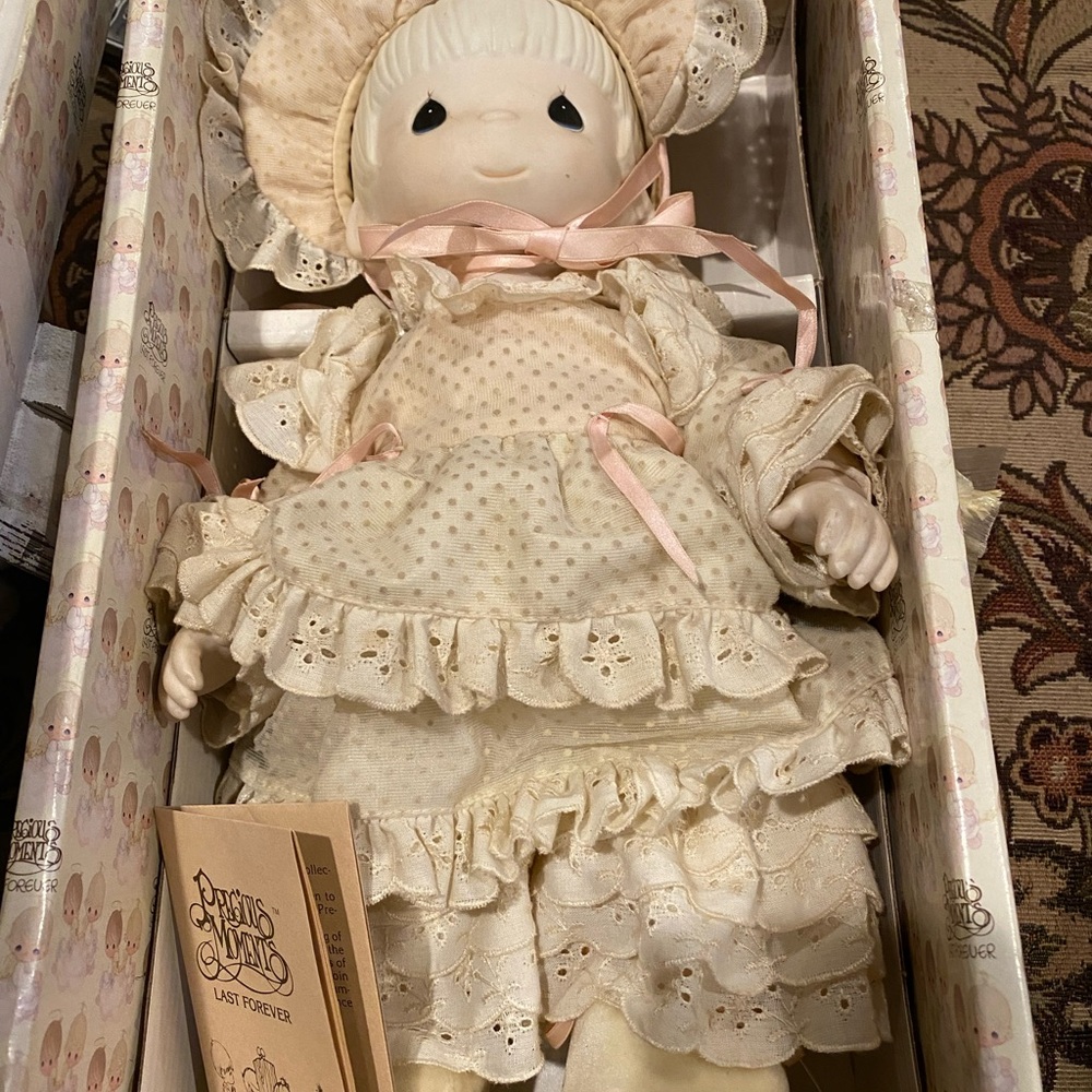 1970s collector porcelain girl precious moment